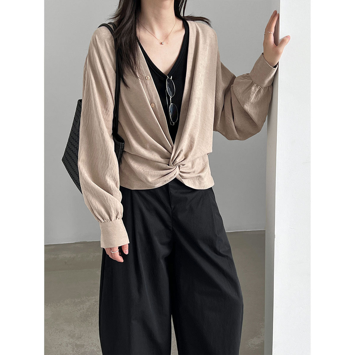 High-Perception V-Neck Pleated Knot Waist-Cinching Blouse for Women, Relaxed Commute Top